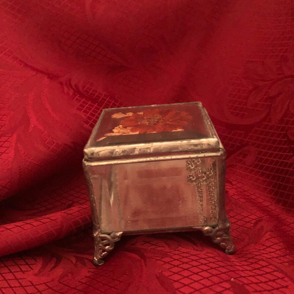 Beveled glass engagement/wedding ring box with dried flower embedded in lid - Picture 4 of 10